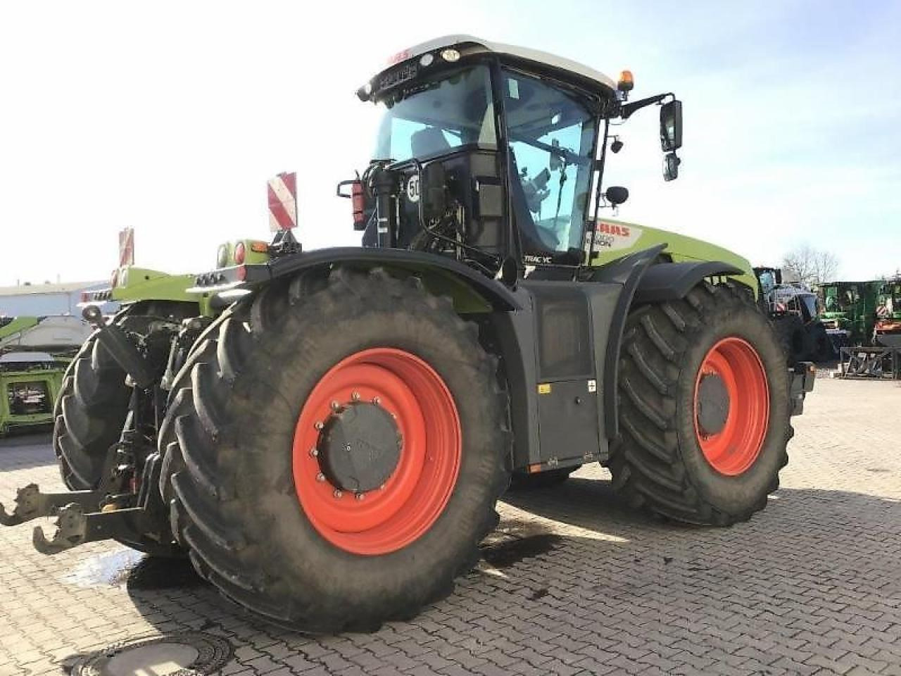 Farm tractor CLAAS xerion 5000 trac vc TRAC VC
