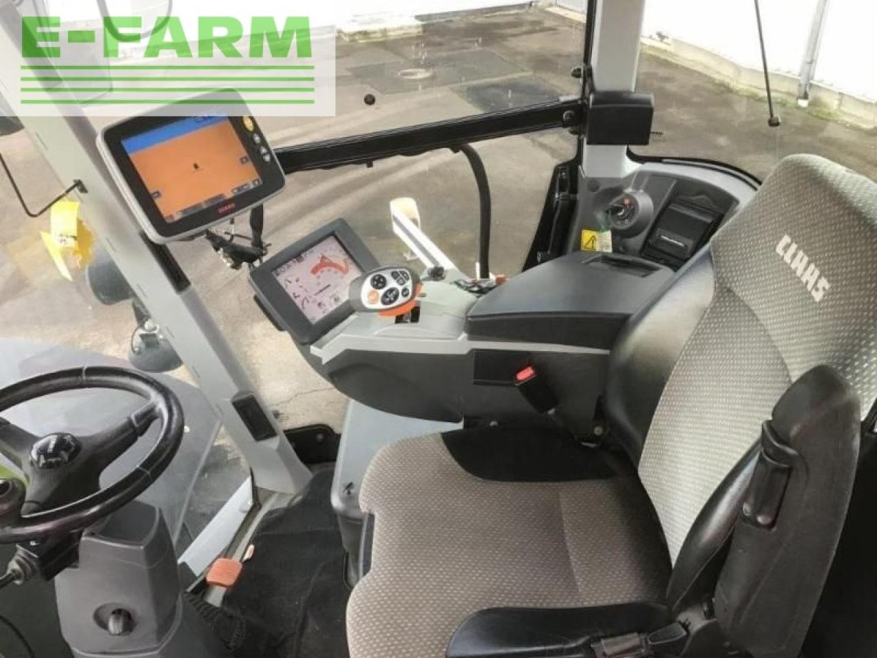Farm tractor CLAAS xerion 5000 trac vc TRAC VC
