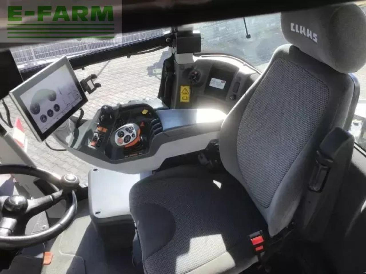 Farm tractor CLAAS xerion 5000 vc