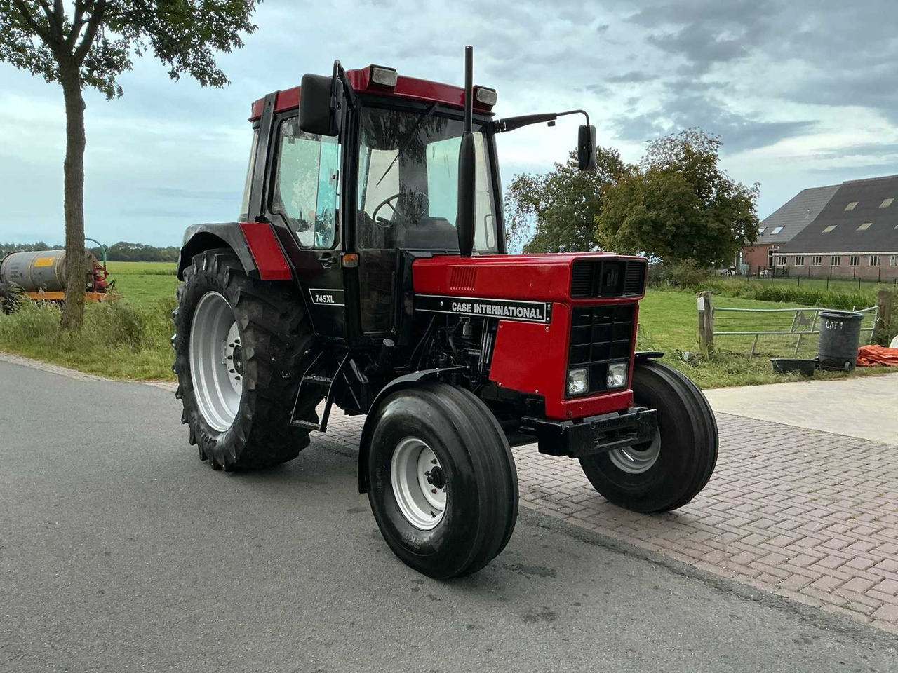 Farm tractor Case IH 745 xl