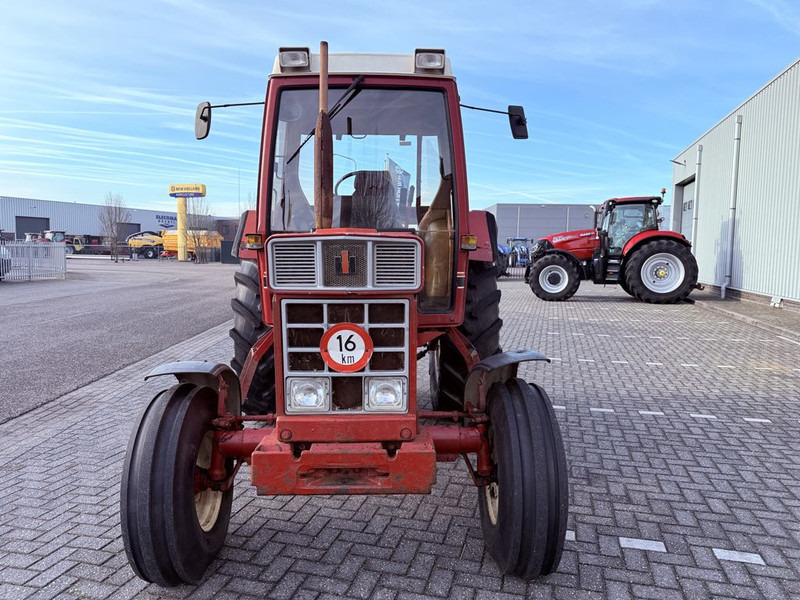 Farm tractor Case IH 845 XL