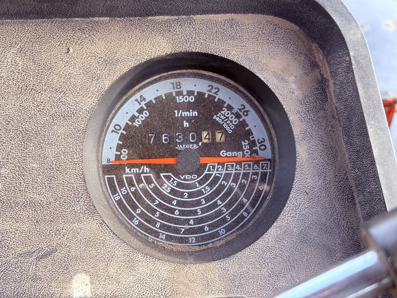 Farm tractor Case IH 845 XL