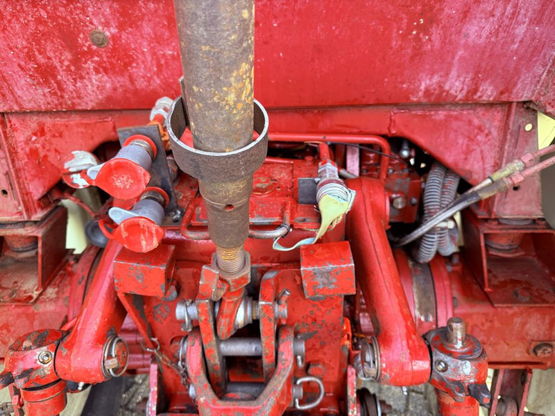 Farm tractor Case IH 845 XL