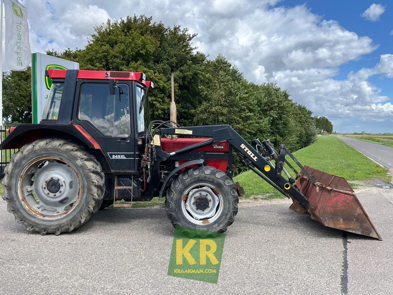 Farm tractor Case IH International 845 XL trekker