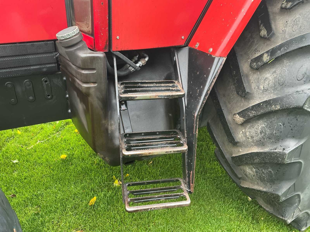 Farm tractor Case International 5130A