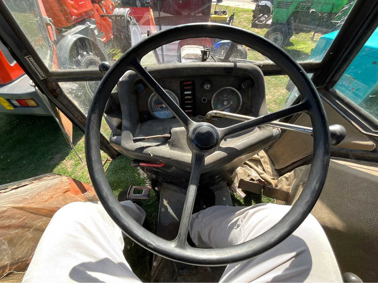 Farm tractor Case International 743