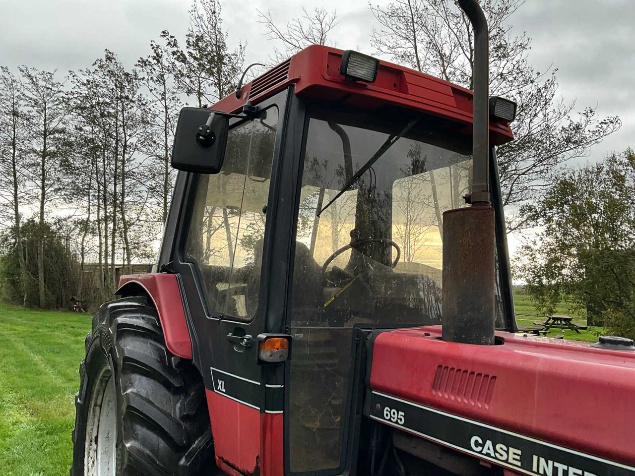 Farm tractor Case international 695 XL