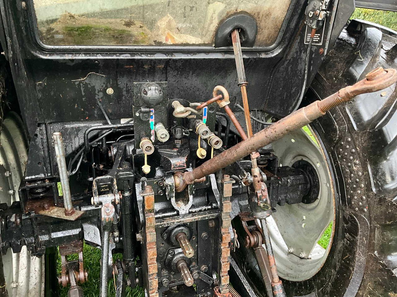 Farm tractor Case international 695 XL