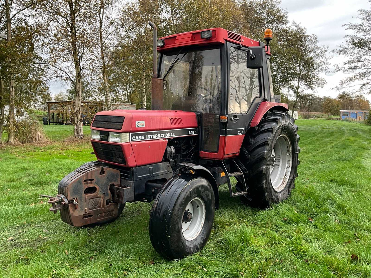 Farm tractor Case international 695 XL