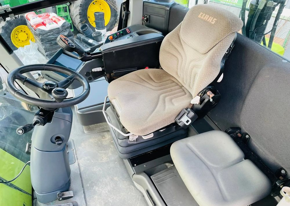 Farm tractor Claas 3800 TRAC VC