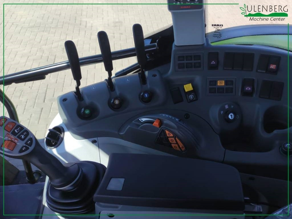 Farm tractor Claas ARION 460