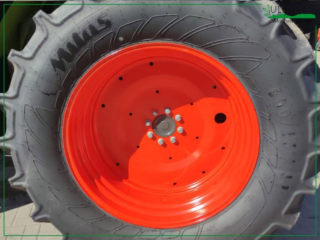 Farm tractor Claas ARION 460