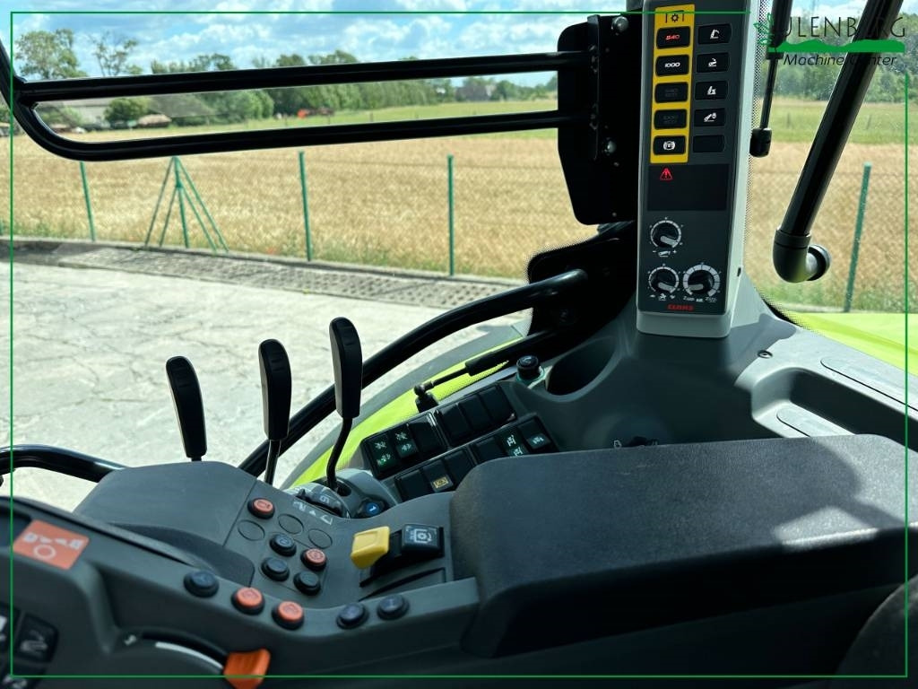 Farm tractor Claas ARION 610