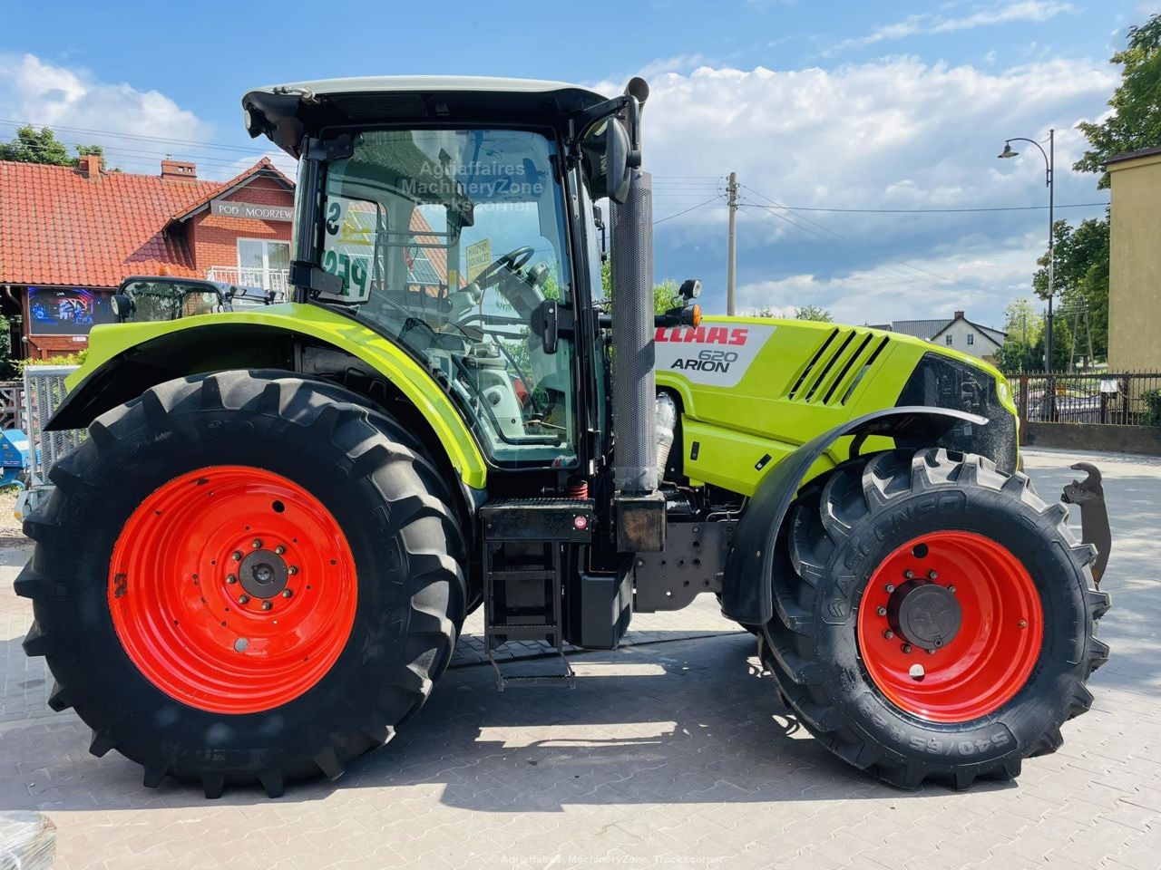 Farm tractor Claas ARION 620