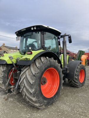Farm tractor Claas ARION 640 CEBIS