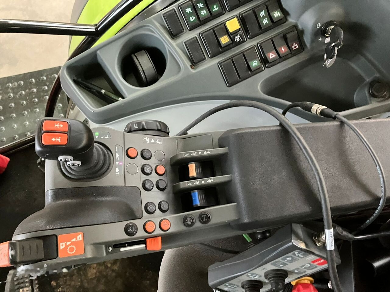 Farm tractor Claas ARION 650 CMATIC CIS+ demo machine!
