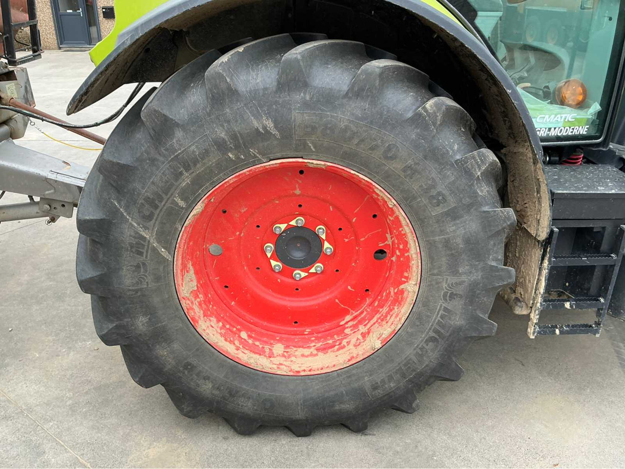 Farm tractor Claas ARION 660