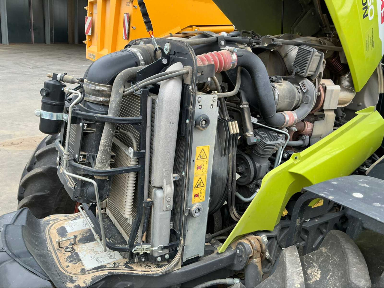 Farm tractor Claas ARION 660