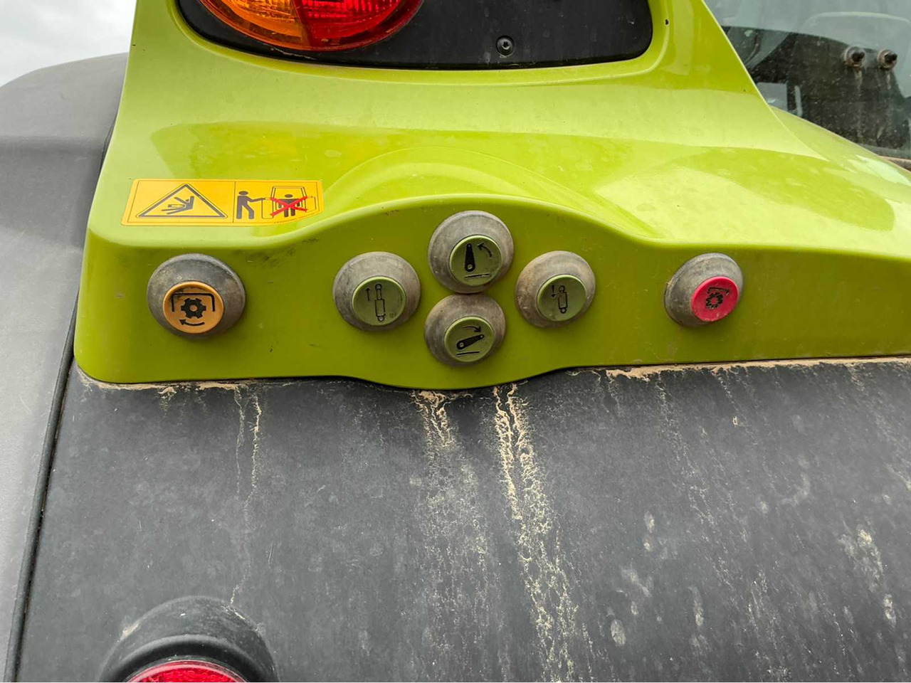 Farm tractor Claas ARION 660