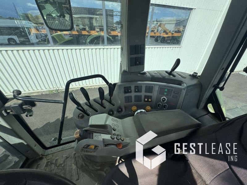 Farm tractor Claas AXION 820