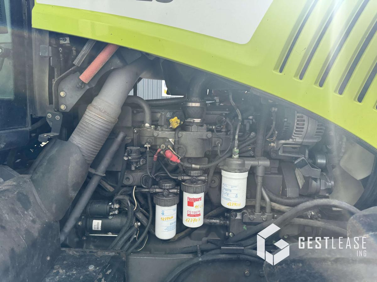 Farm tractor Claas AXION 820