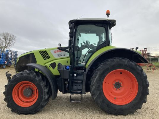 Farm tractor Claas AXION 820 CEBIS