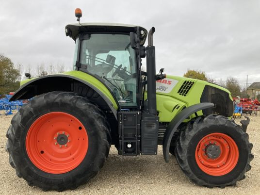Farm tractor Claas AXION 820 CEBIS