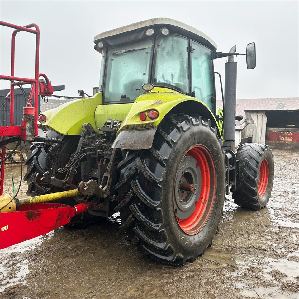 Farm tractor Claas AXION 830