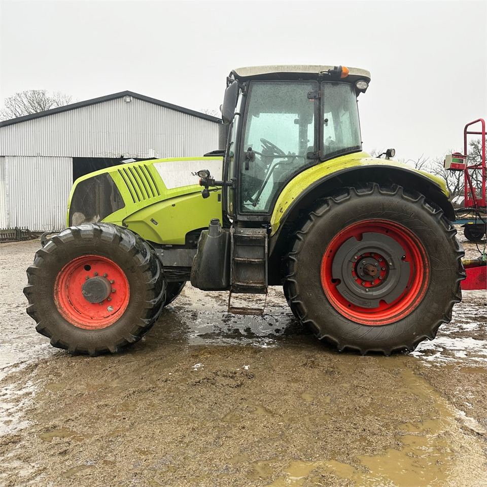 Farm tractor Claas AXION 830