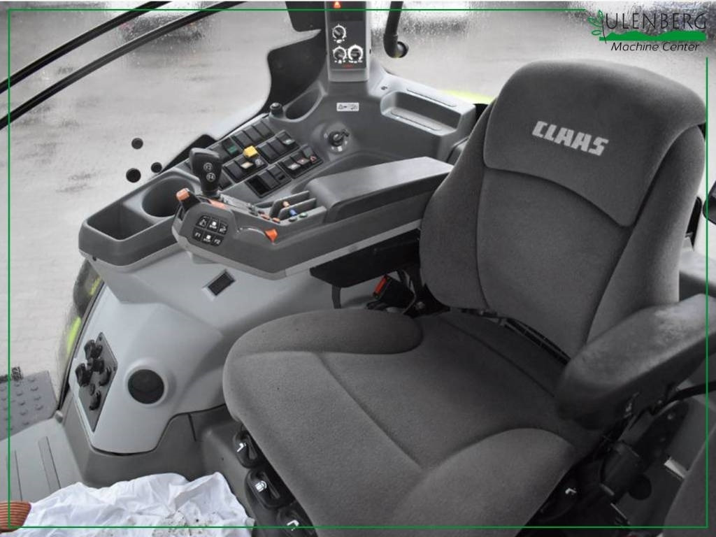 Farm tractor Claas AXION 850