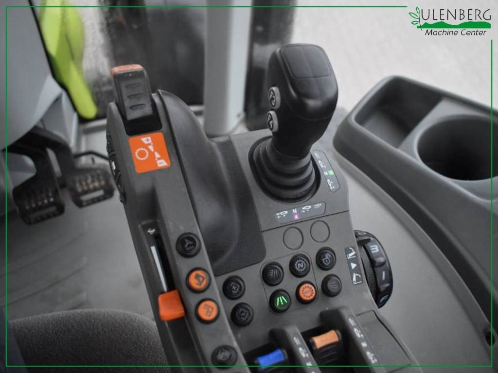 Farm tractor Claas AXION 850