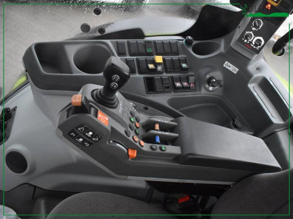 Farm tractor Claas AXION 850