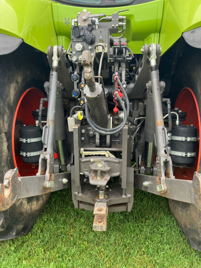 Farm tractor Claas AXION 850 C MATIC