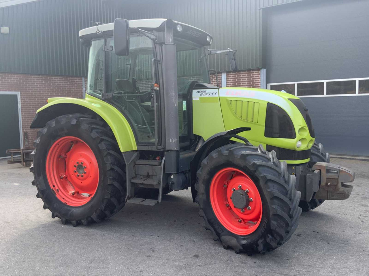 Farm tractor Claas Ares 557 ATZ