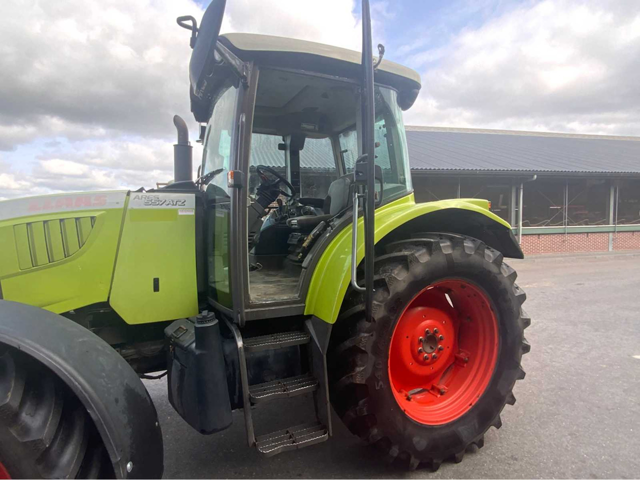 Farm tractor Claas Ares 557 ATZ
