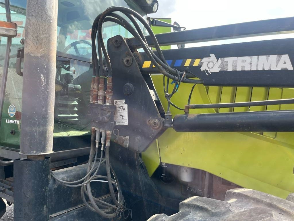 Farm tractor Claas Ares 697