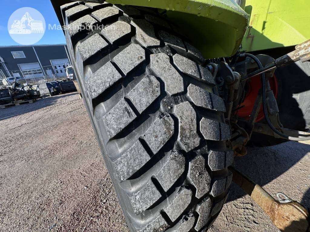 Farm tractor Claas Arion 410