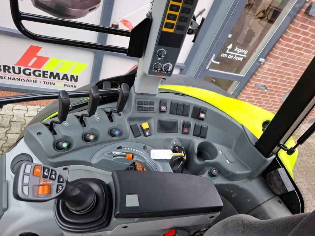 Farm tractor Claas Arion 410