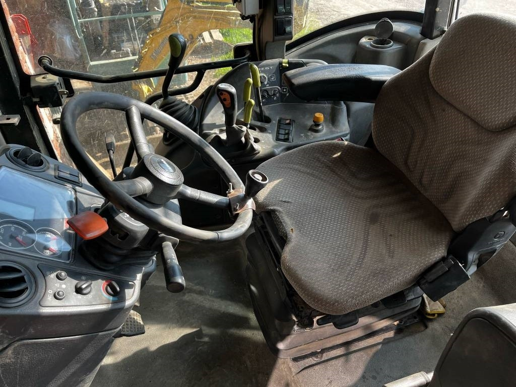 Farm tractor Claas Arion 420