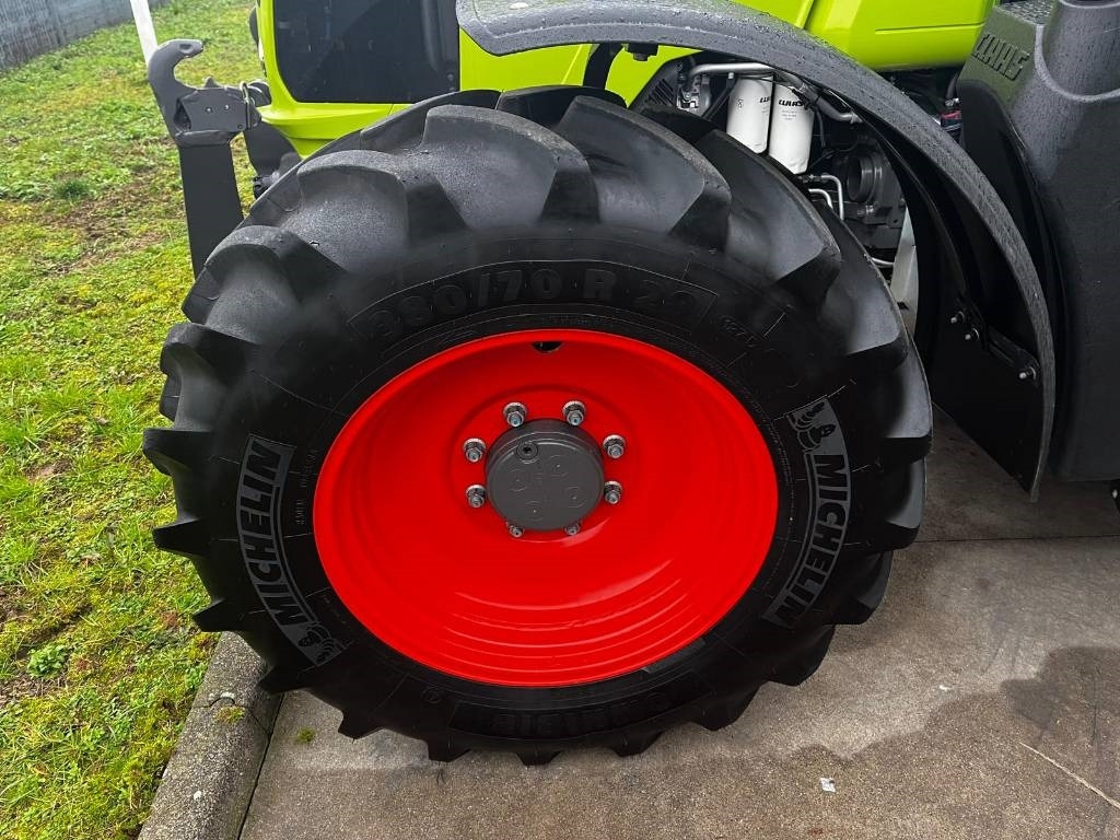 Farm tractor Claas Arion 430