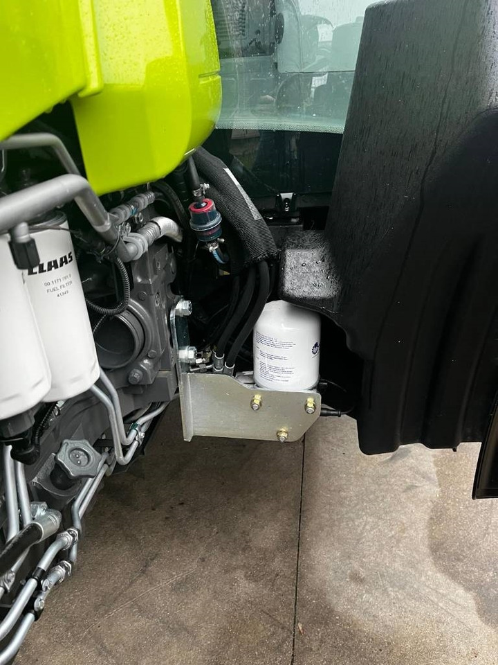 Farm tractor Claas Arion 430