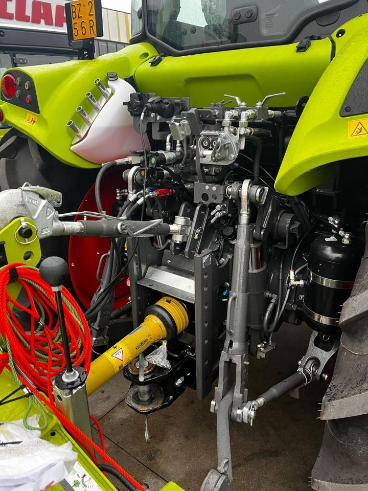 Farm tractor Claas Arion 430