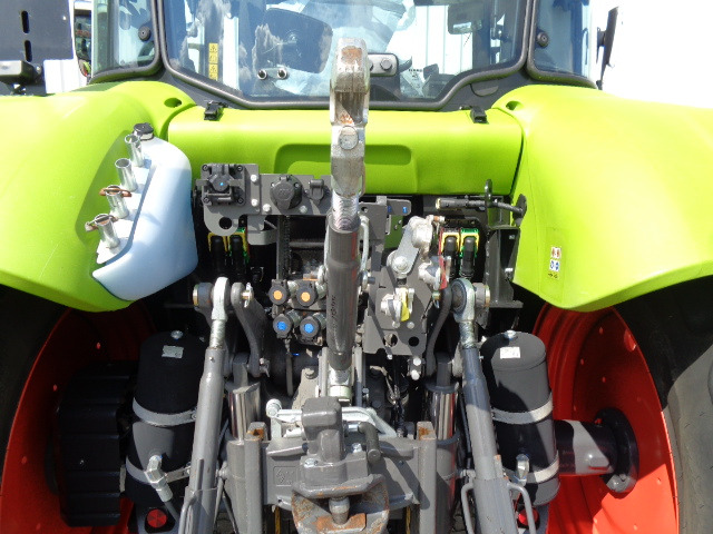 Farm tractor Claas Arion 430