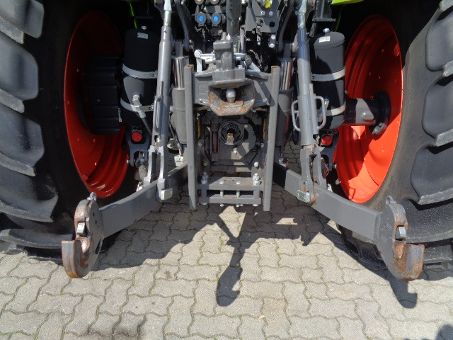 Farm tractor Claas Arion 430