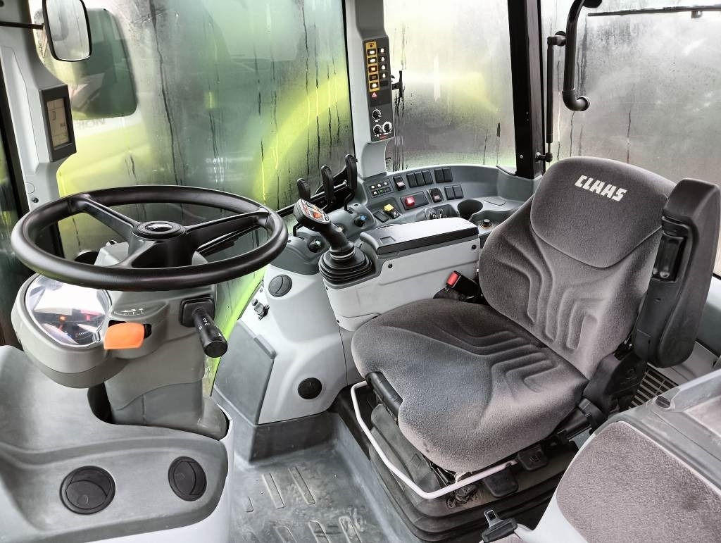 Farm tractor Claas Arion 440