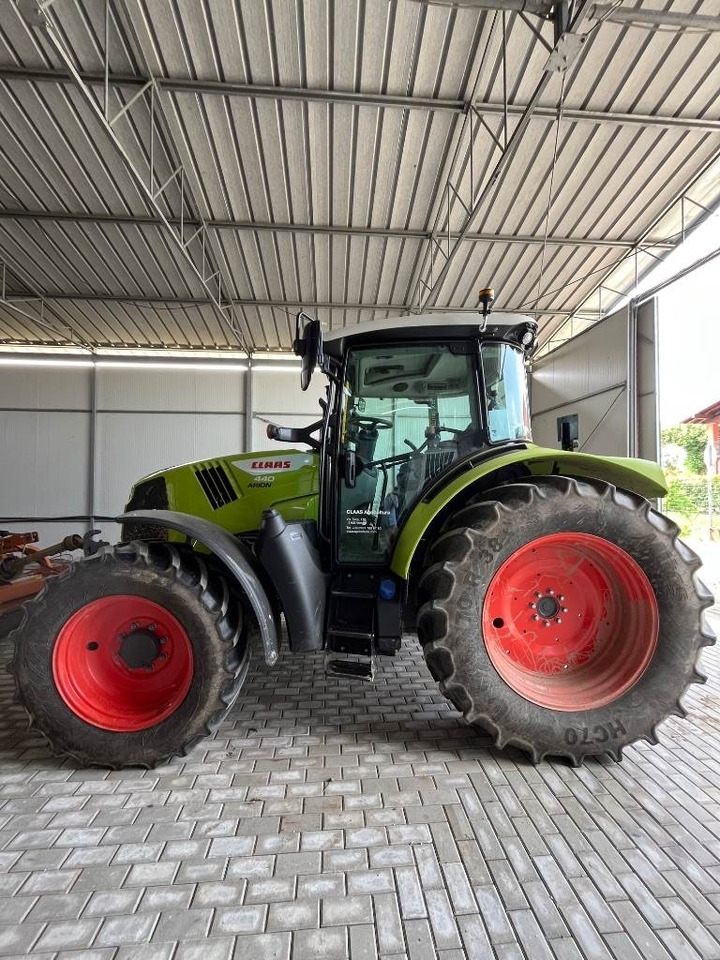 Farm tractor Claas Arion 440