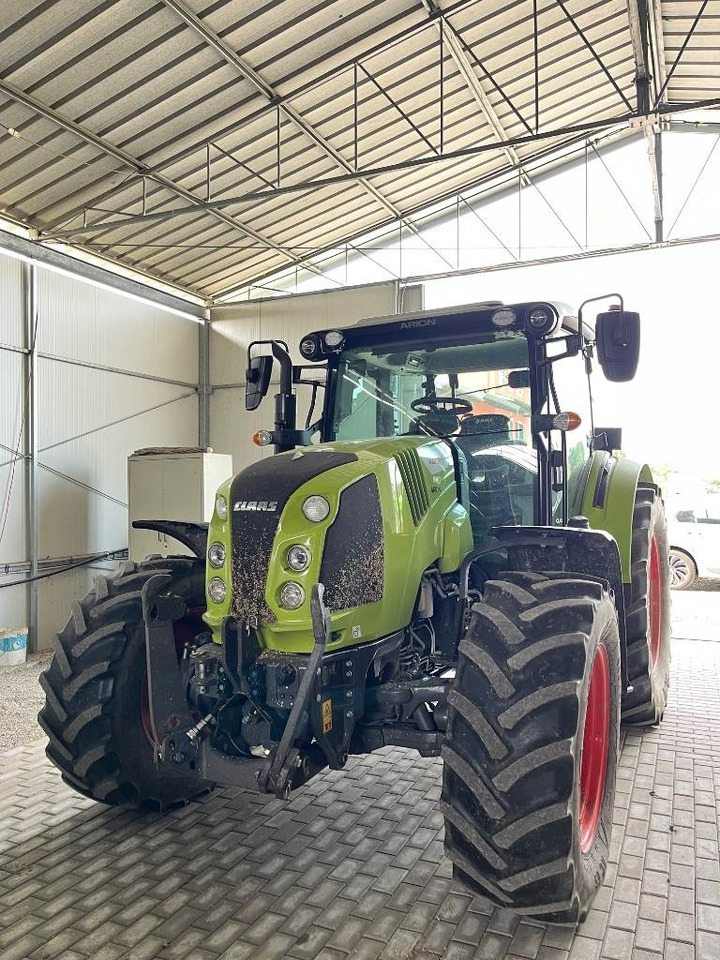 Farm tractor Claas Arion 440