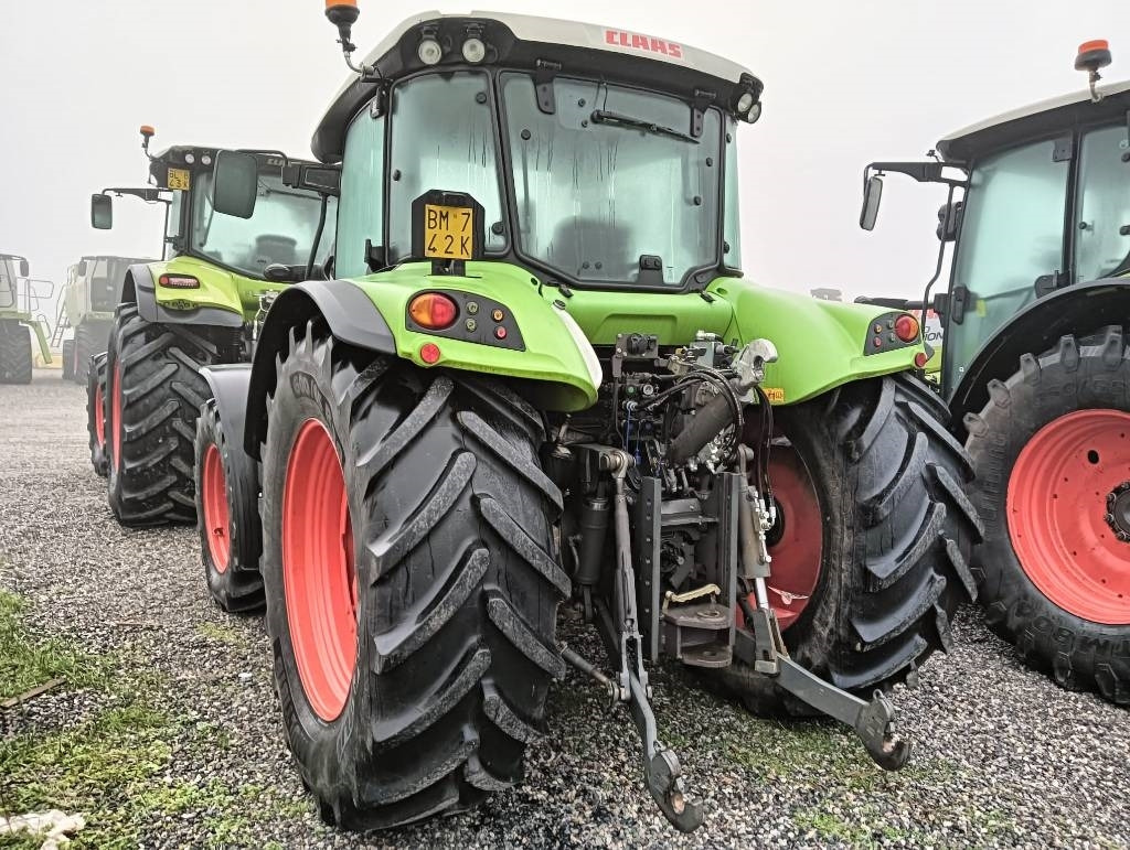 Farm tractor Claas Arion 440