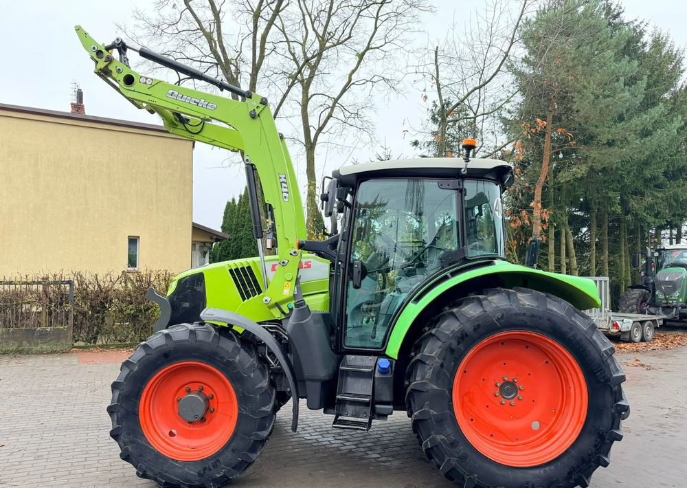 Farm tractor Claas Arion 440