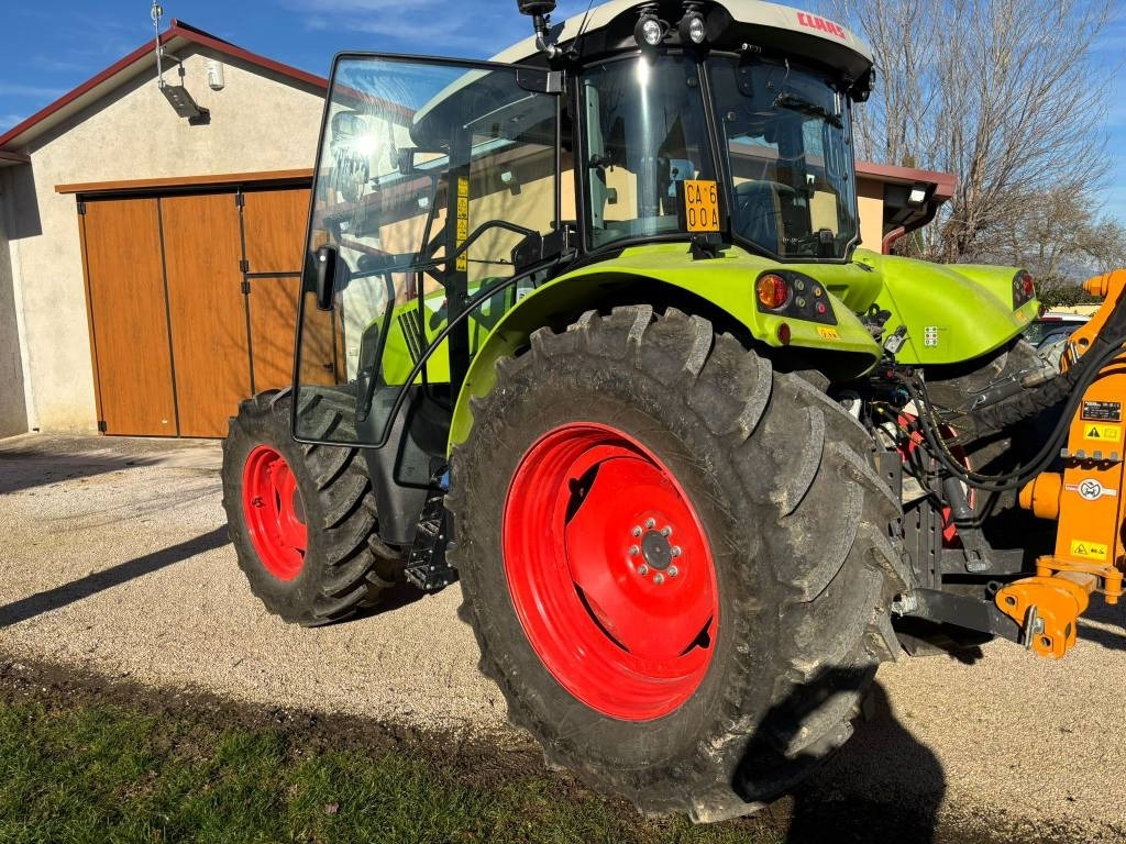 Farm tractor Claas Arion 450